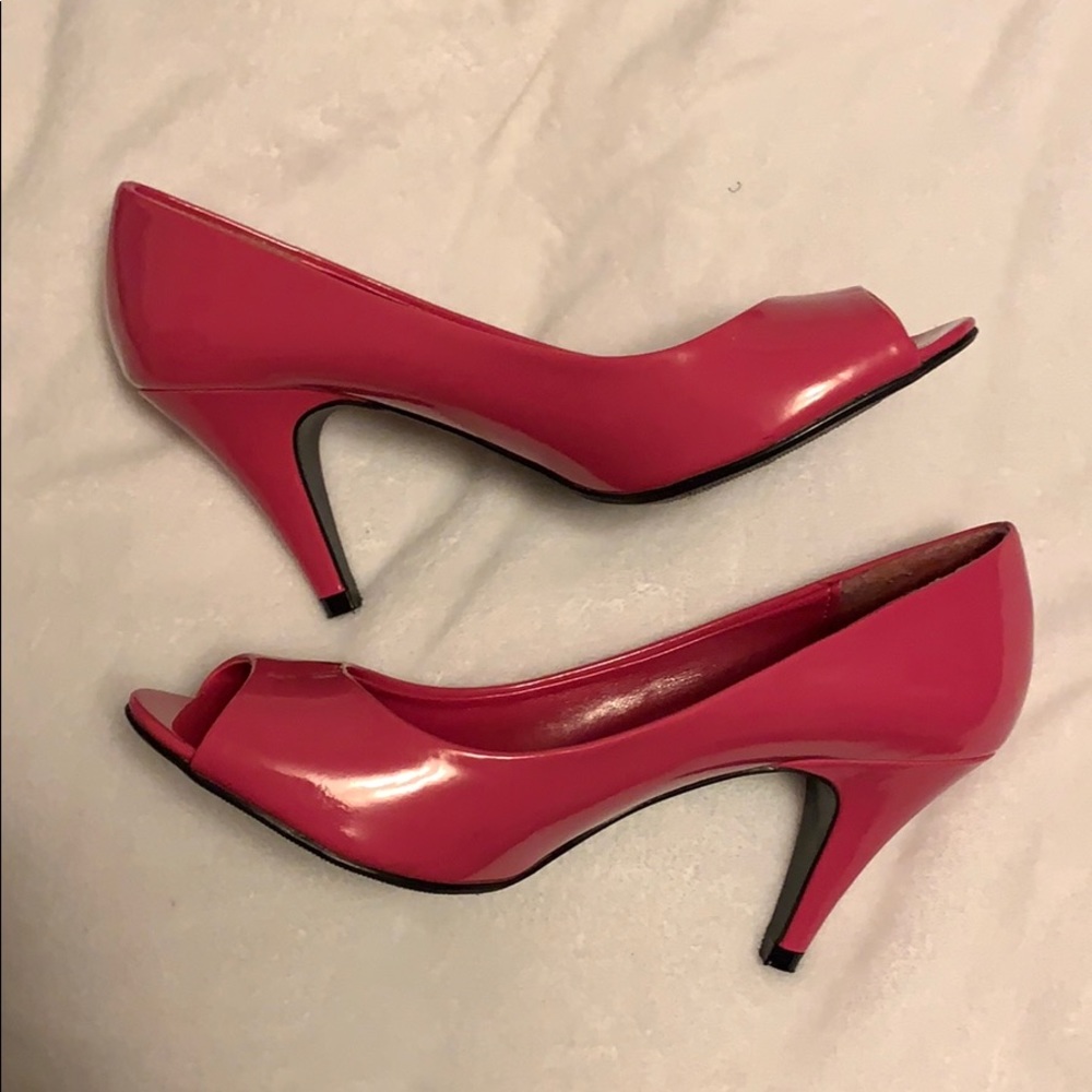 Pink peep toe pump heel